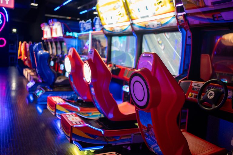 Why a Classic Arcade Bar Is the Best Choice for Your Next Group Night Out
